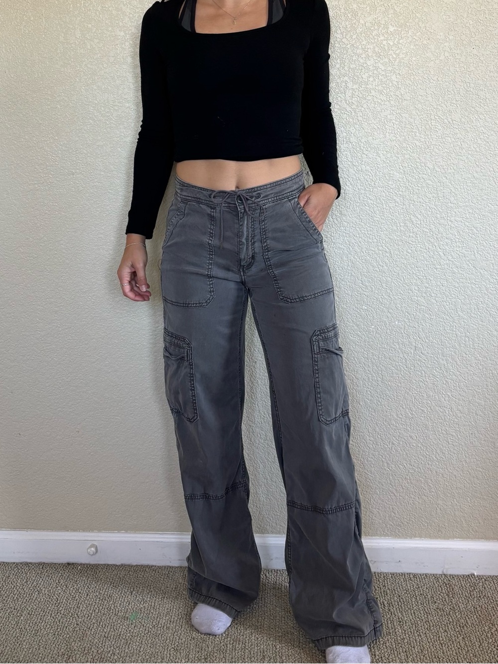 American Eagle grey cargo pants